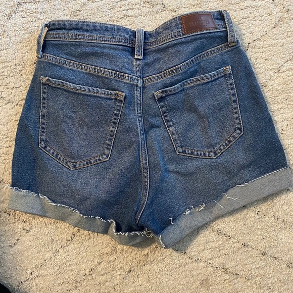 Hollister Ultra High-Rise Mom Short 3’ - size 5 / 27 US - Picture 4 of 6